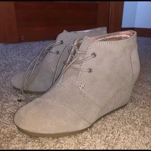 Like New TOMS booties size 7.5